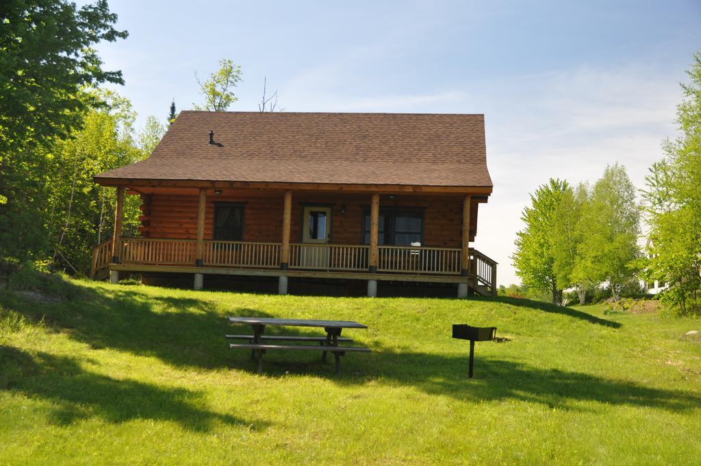 Hotel Muddy Moose Morrisville Exterior foto